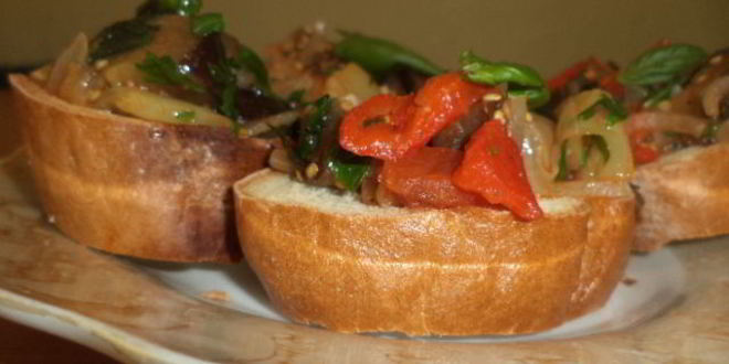 Рецепт брускетты с запеченными овощами