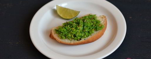 Шаг 9: брускетты с зеленым горошком