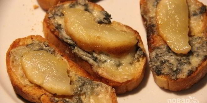 Рецепт брускетт с грушей и сыром