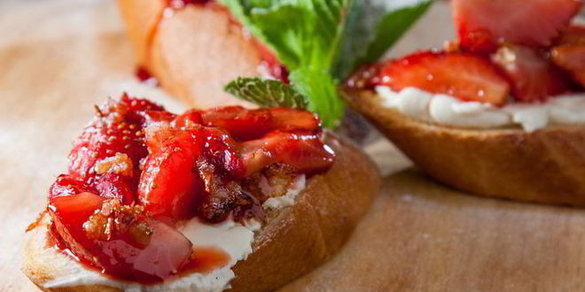 Рецепт брускетты с клубникой и маскарпоне