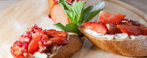 Шаг 10: брускетты с клубникой и маскарпоне