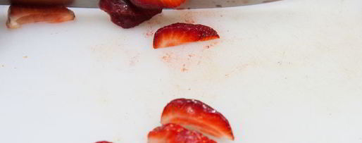 Шаг 2: брускетты с клубникой и маскарпоне