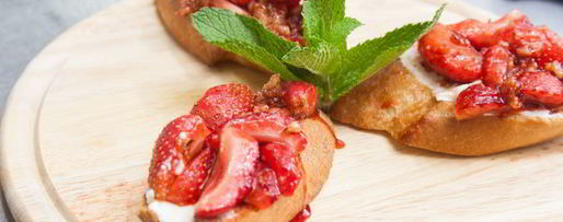 Шаг 7: брускетты с клубникой и маскарпоне