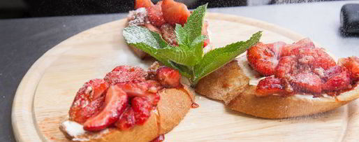 Шаг 8: брускетты с клубникой и маскарпоне