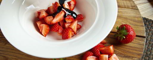 Шаг 4: брускетт с рикоттой и клубникой