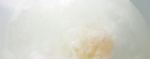 Шаг 1: брускетт с яйцом пашот