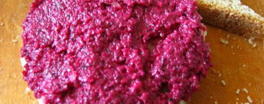 Шаг 3: бутербродов с сельдью и свекольным песто