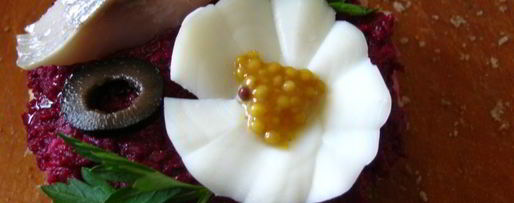 Шаг 6: бутербродов с сельдью и свекольным песто