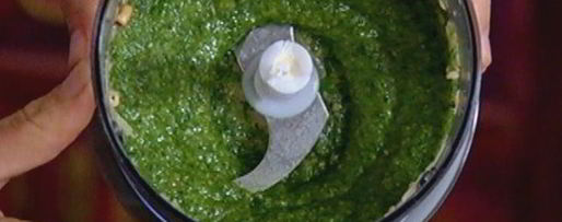 Шаг 3: горячего бутерброда с моцареллой, шпинатом и соусом песто