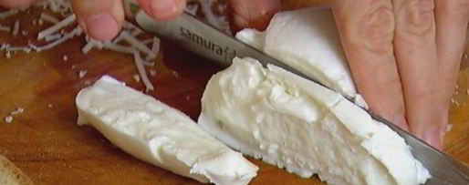 Шаг 5: горячего бутерброда с моцареллой, шпинатом и соусом песто