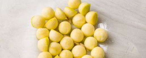 Шаг 2: мини-брускетт с уткой и карамелизированными яблоками