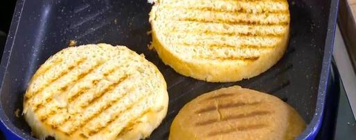 Шаг 1: сладкой брускетты с рикоттой и клубникой