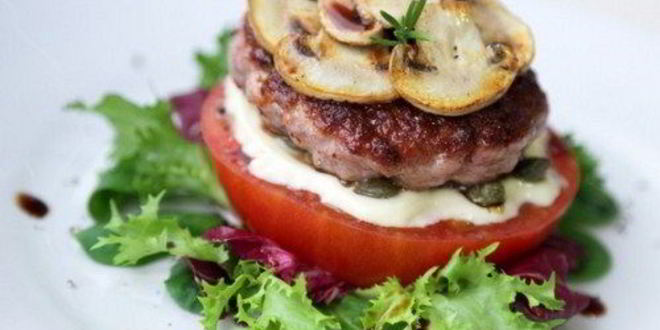 Рецепт бургера с каперсами, помидором и майонезом