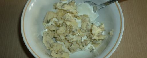 Шаг 3: бургера с курицей и соусом из голубого сыра