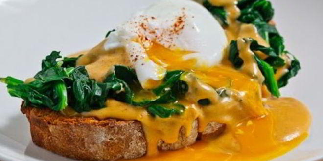 Рецепт бургера с яйцами-пашот под соусом