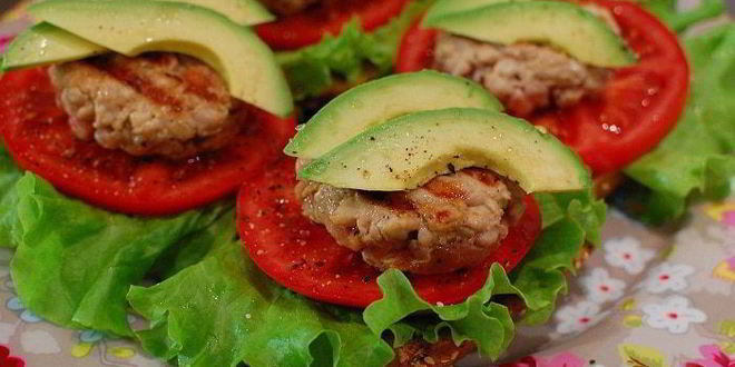 Рецепт бургеров с котлетками из тунца и авокадо
