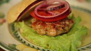 Рецепт Бургеров с тунцом, луком и помидорами