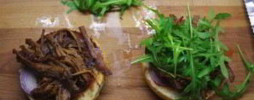 Шаг 5: бургеров с тушеным мясом