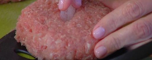 Шаг 3: бургеров с вялеными помидорами на черных булочках