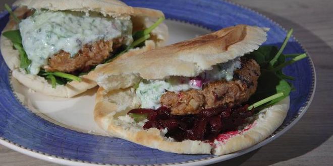 Рецепт бургеров с ягнятиной, фетой и оливками