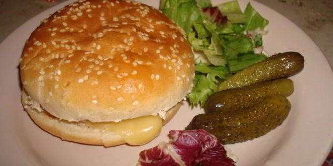 Рецепт гамбургера с грибами и белым вином