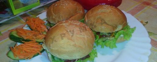 Шаг 8: гамбургеров с корейской морковкой