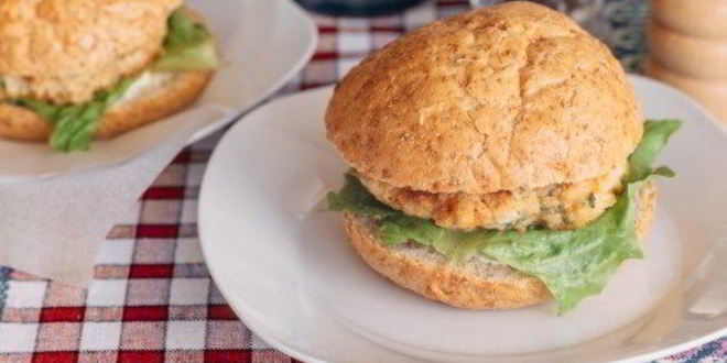 Рецепт гамбургеров с курицей, фетой и шпинатом