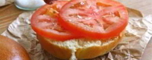 Шаг 2: гамбургеров со свининой, яйцами и помидором