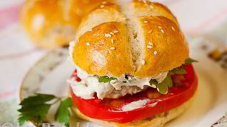 Рецепт Куриного бургера с булочками из трех видов муки