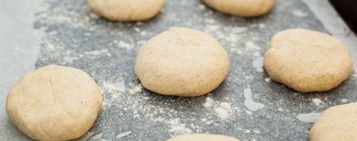 Шаг 1: куриного бургера с булочками из трех видов муки