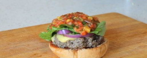 Шаг 4: мексиканского бургера с манговой сальсой и козьим сыром