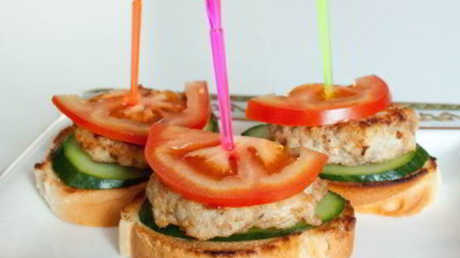 Рецепт Мини-бургеров из курицы с соусом айоли