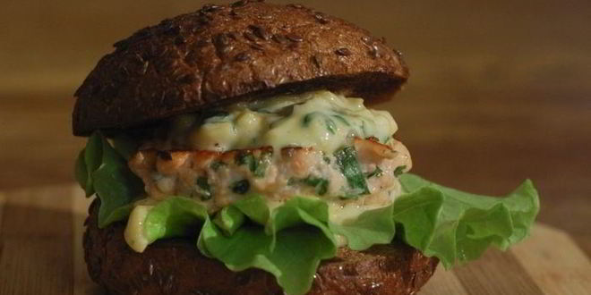 Рецепт рыбного гамбургера с манго-майонезом