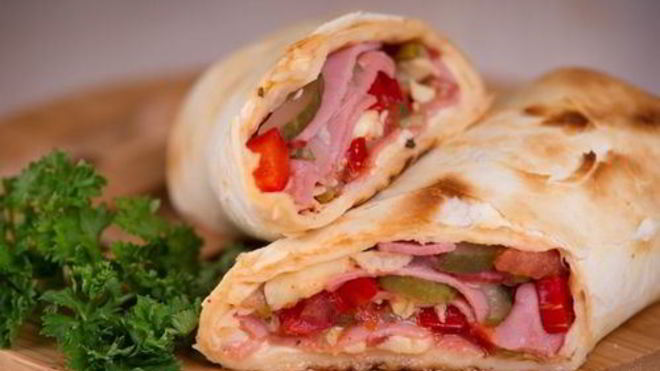 Рецепт Буррито по-мексикански с сыром и ветчиной