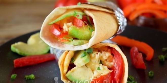 Рецепт буррито с авокадо и яичницей-скрэмбл