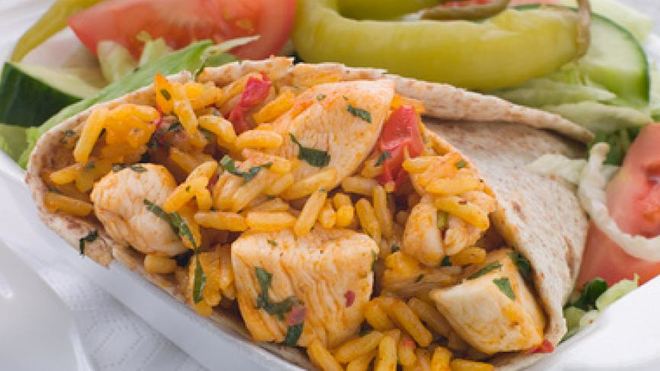 Рецепт Буррито с цыпленком, рисом и салатом