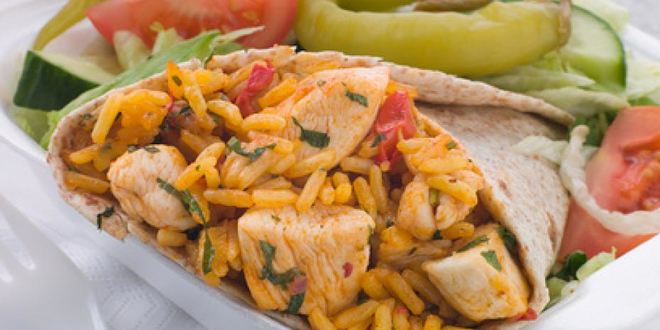 Рецепт буррито с цыпленком, рисом и салатом