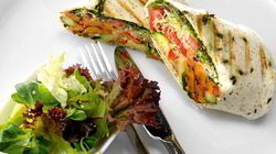 Рецепт Буррито с жареными овощами и песто