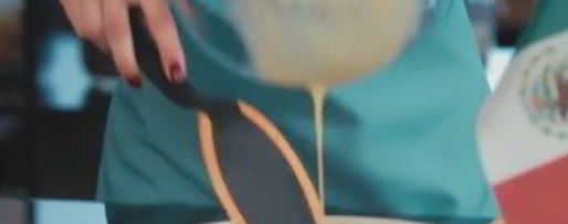 Шаг 2: диетического буррито с яйцом, шпинатом и грибами