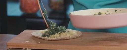 Шаг 4: диетического буррито с яйцом, шпинатом и грибами