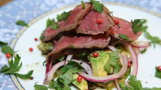 Рецепт Бутерброда из цукини с говядиной и авокадо