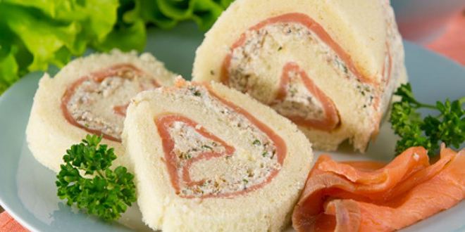 Рецепт бутерброда-рулета с семгой и творожно-сырной смесью