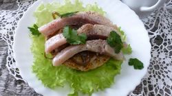 Рецепт Бутерброда с малосольной рыбой на подушке из ламинарии