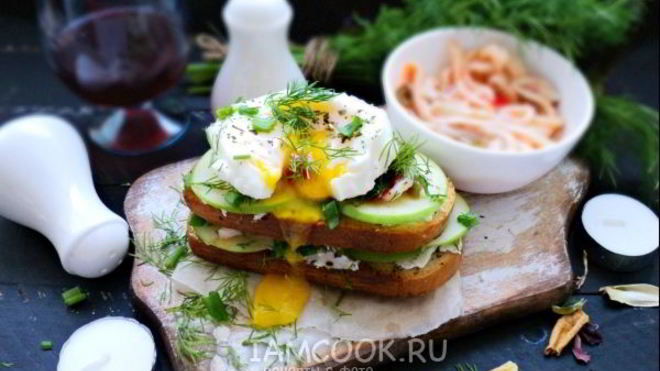 Рецепт Бутерброда с маринованным кальмаром и яйцом