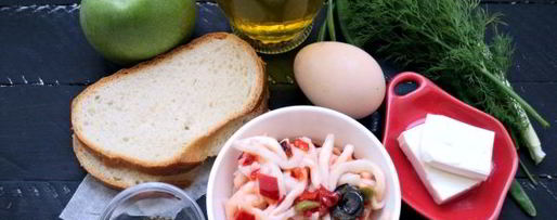 Шаг 2: бутерброда с маринованным кальмаром и яйцом