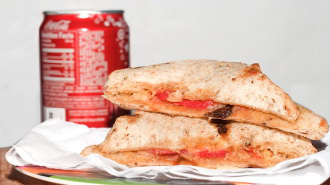 Рецепт Бутерброда с сыром и колбасой в микроволновке