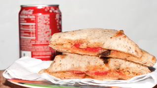 Рецепт Бутерброда с сыром и колбасой в микроволновке