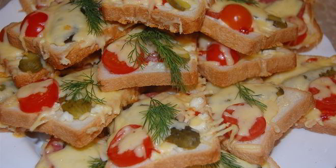 Рецепт бутербродов горячих с колбасой и сыром