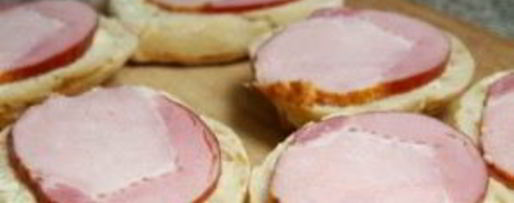 Шаг 2: бутербродов с ананасом и сыром