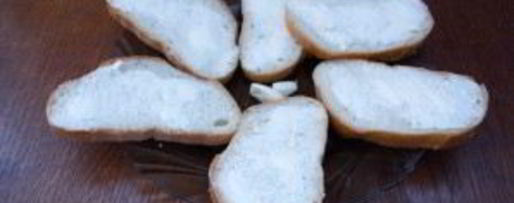 Шаг 1: бутербродов с сыром и чесноком